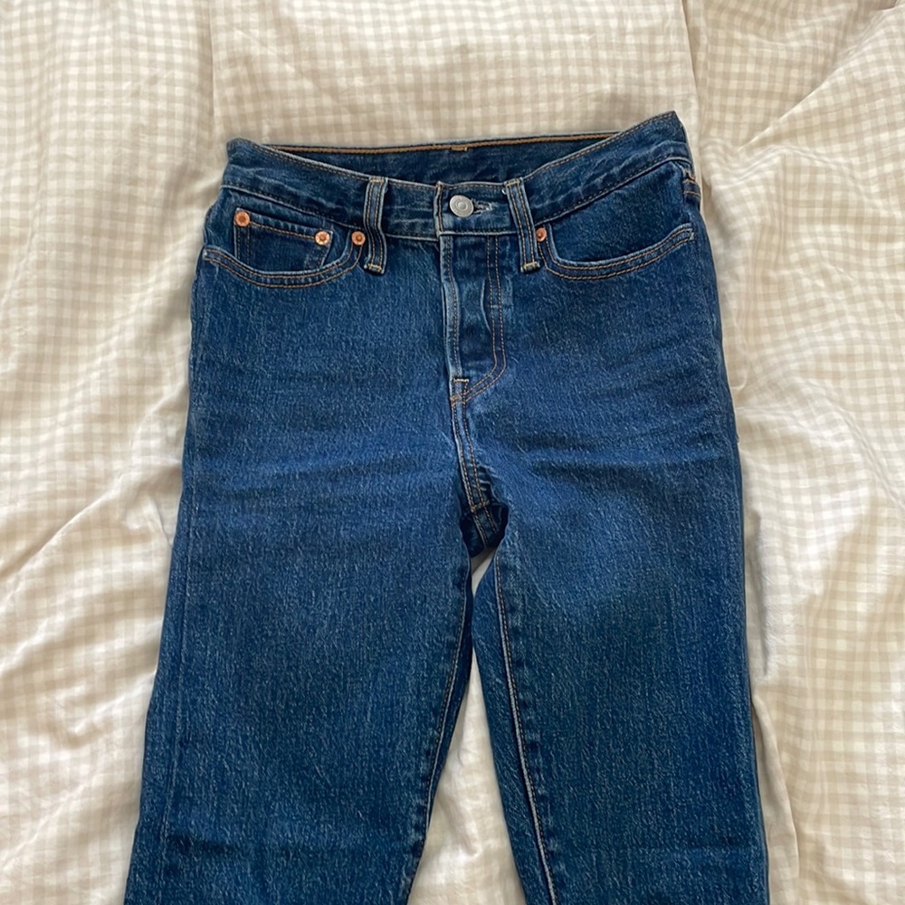 Levi’s wedgie fit jean with buttonfly